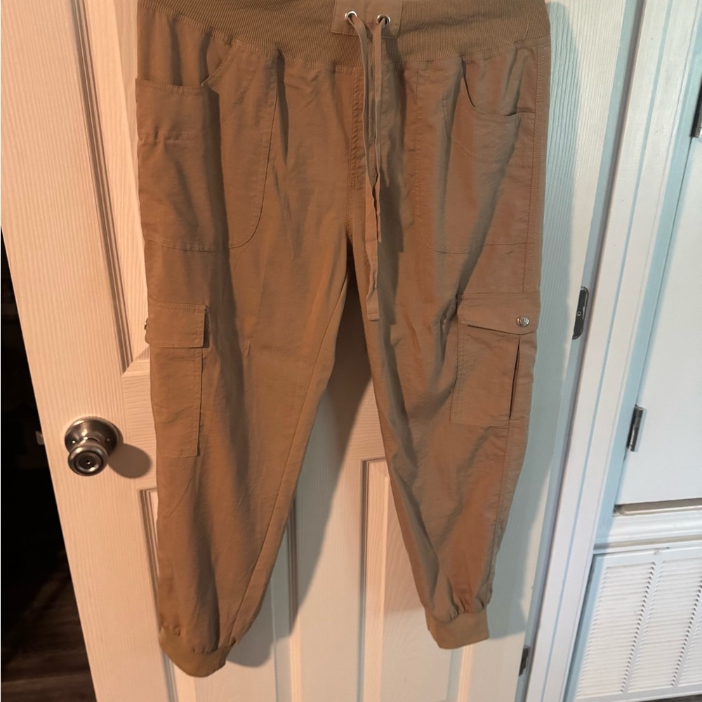 Women’s Tan Cargo Pants